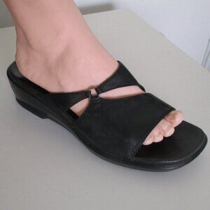 Clarks Womens Black Leather Slide Sandal w/ 2" Wedge Heel - Size 9.5M